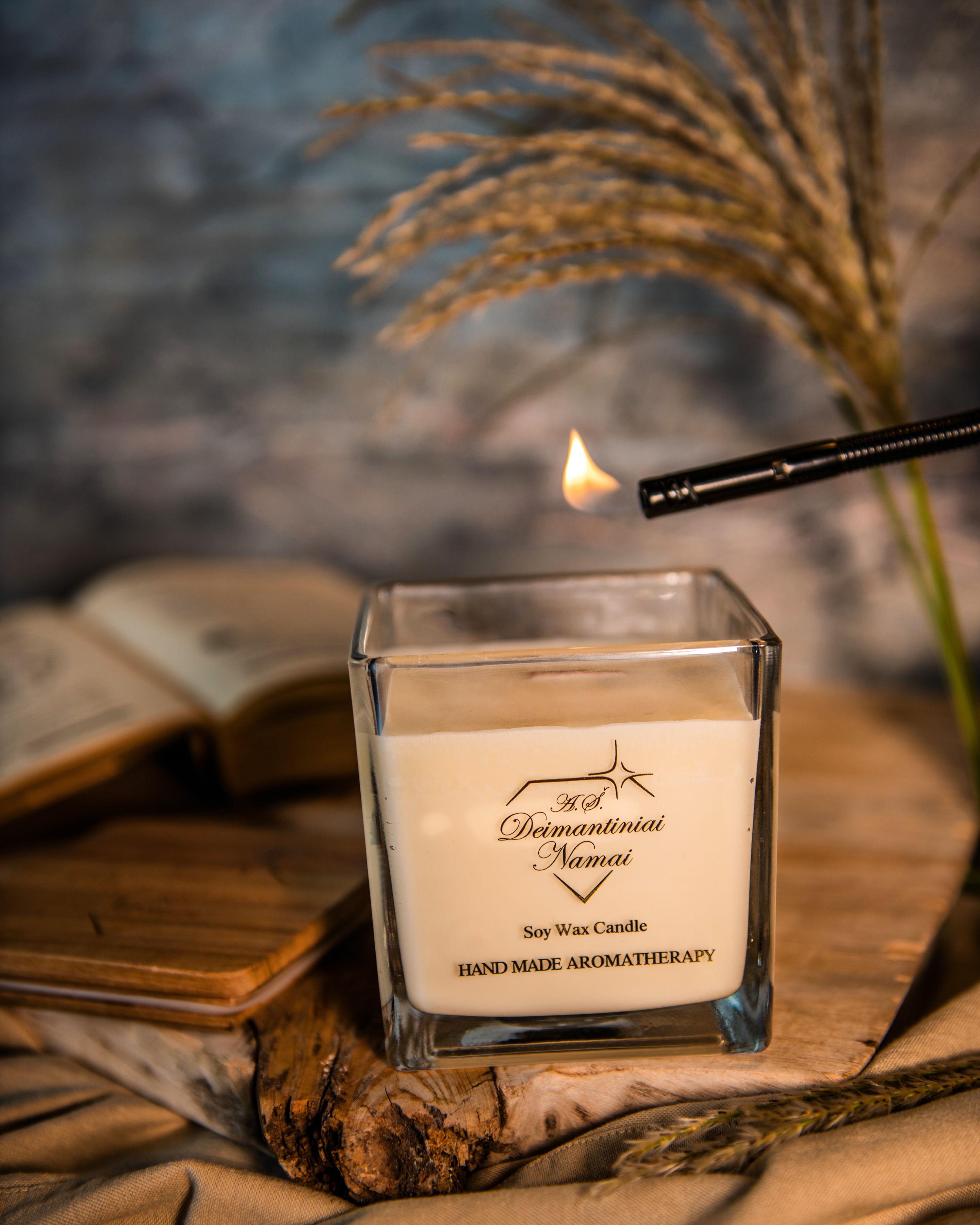 Spragsinti aromaterapinė žvakė ,,Elegantic" 500 ml. + DOVANA PURŠKIAMAS NAMŲ KVAPAS!