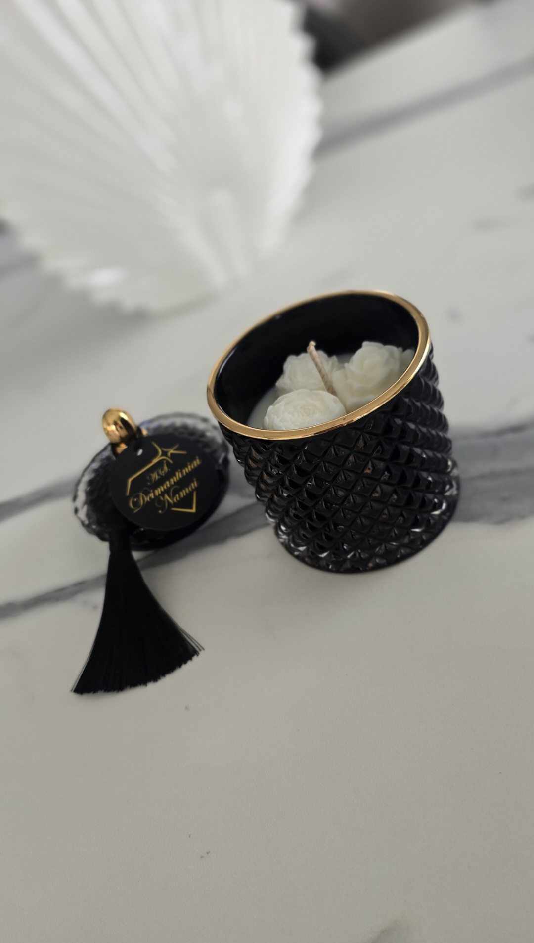 Juoda žvakė ,,Crystal L" 230 ml.