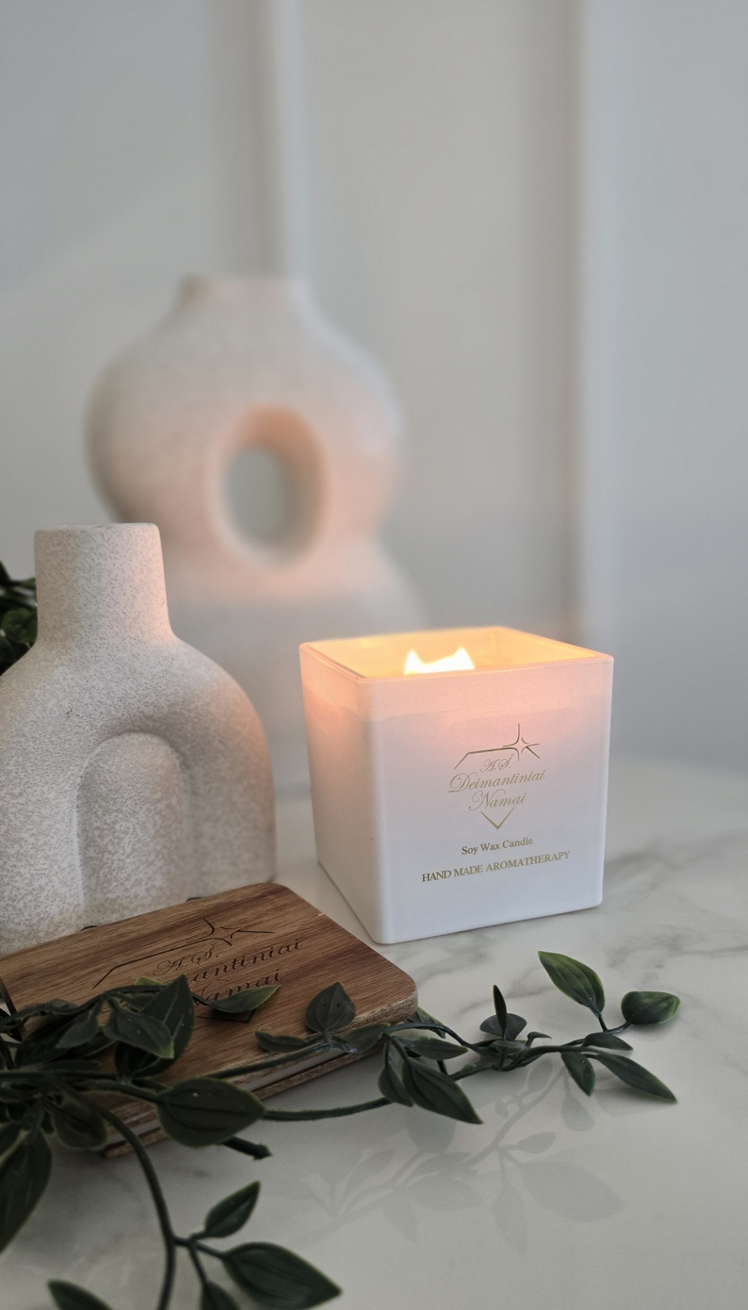 Spragsinti aromaterapinė žvakė ,,White divine" 500 ml.