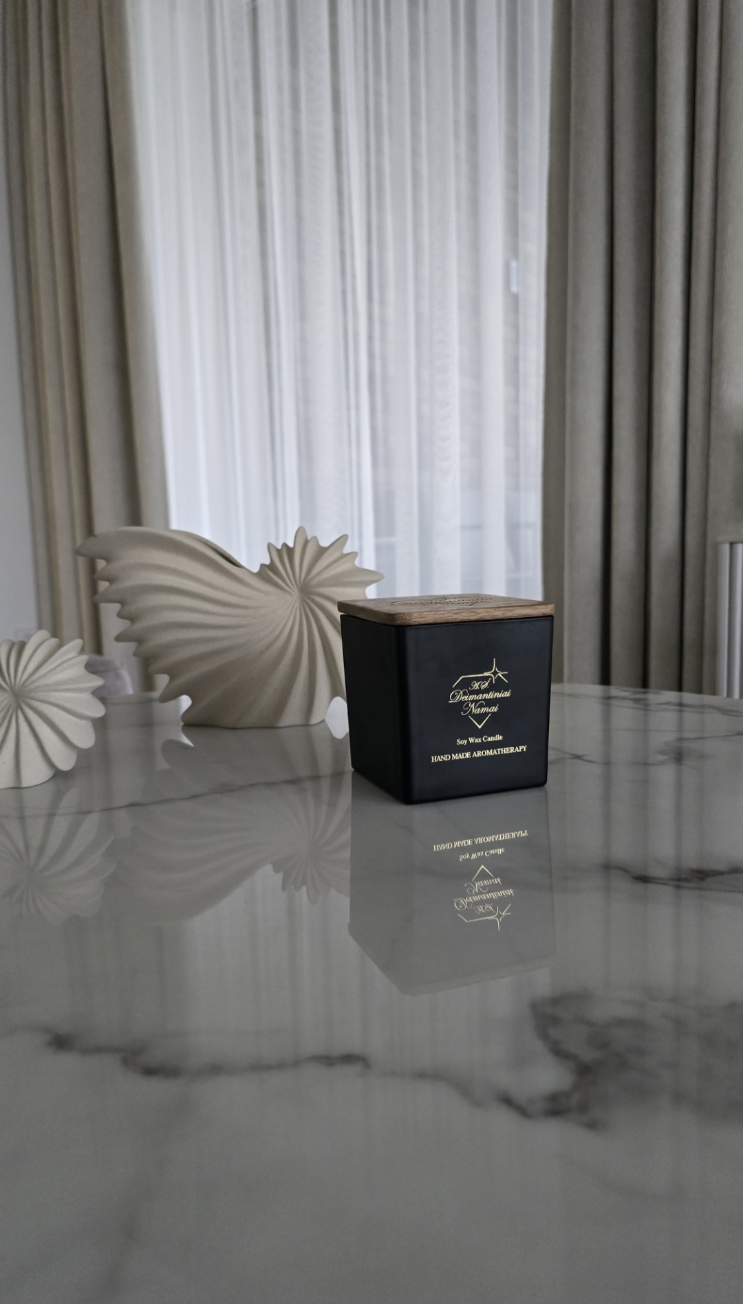 Spragsinti aromaterapinė žvakė ,,Juoda" 500 ml.