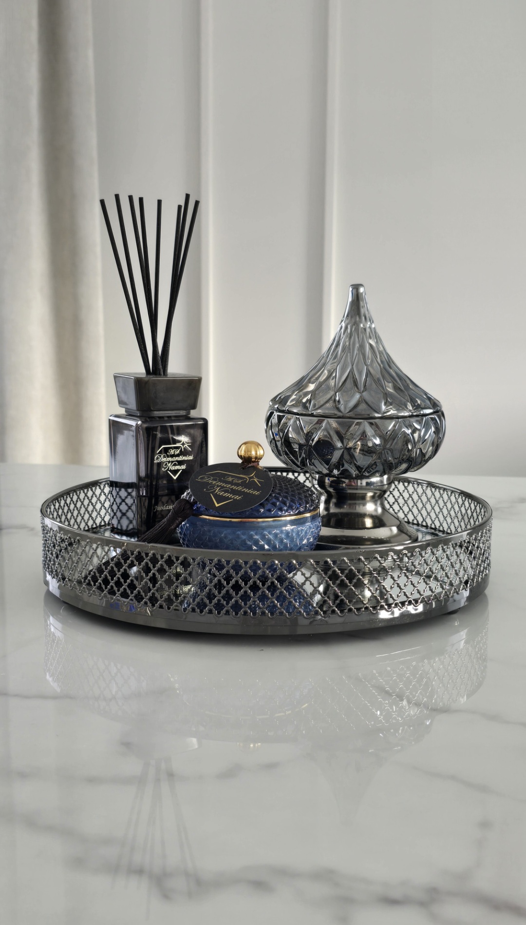 Tamsiai mėlyna žvakė ,,Starry Night L" 115 ml.