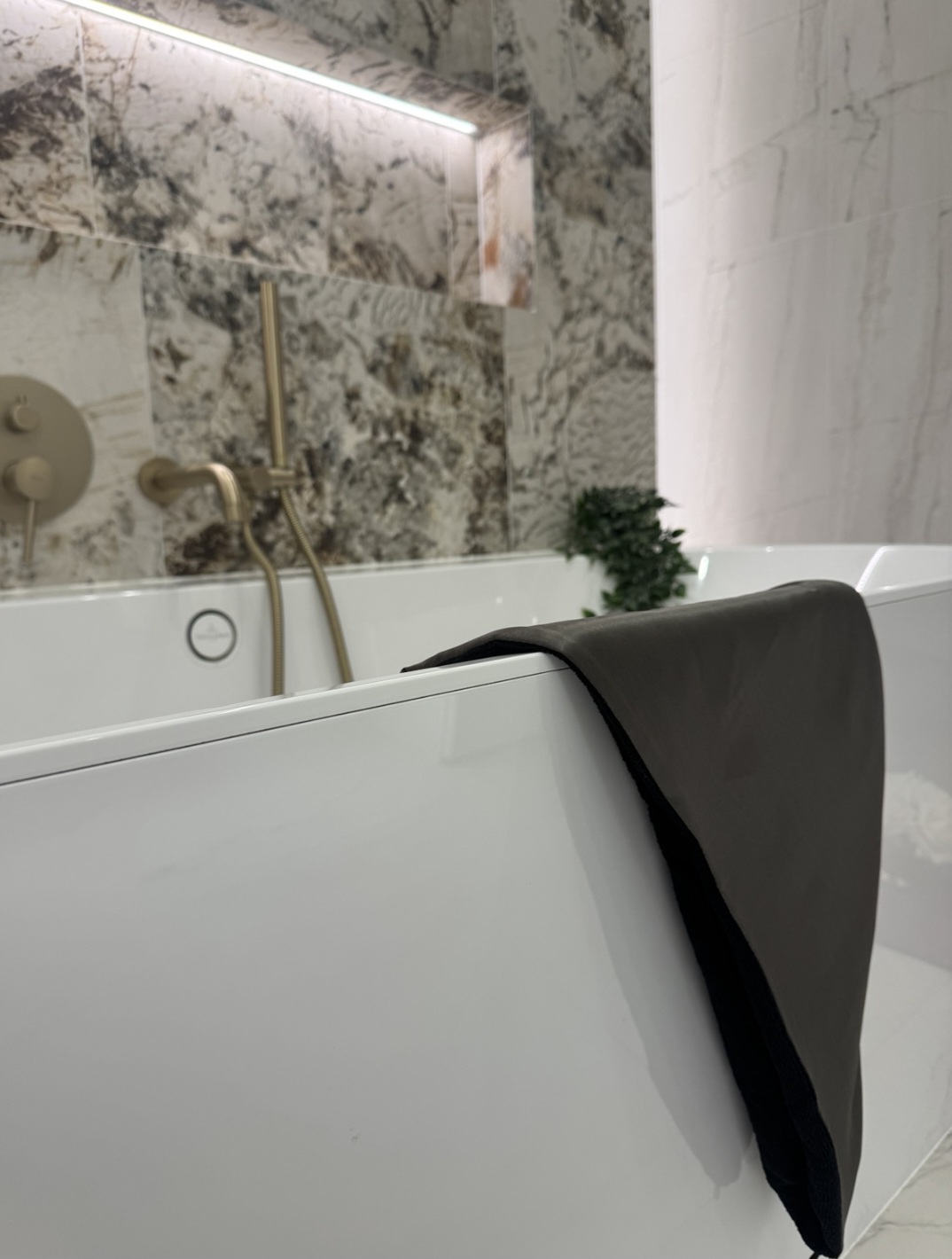 Šilkinis rankšluoštis plaukams (grafito pilkas)