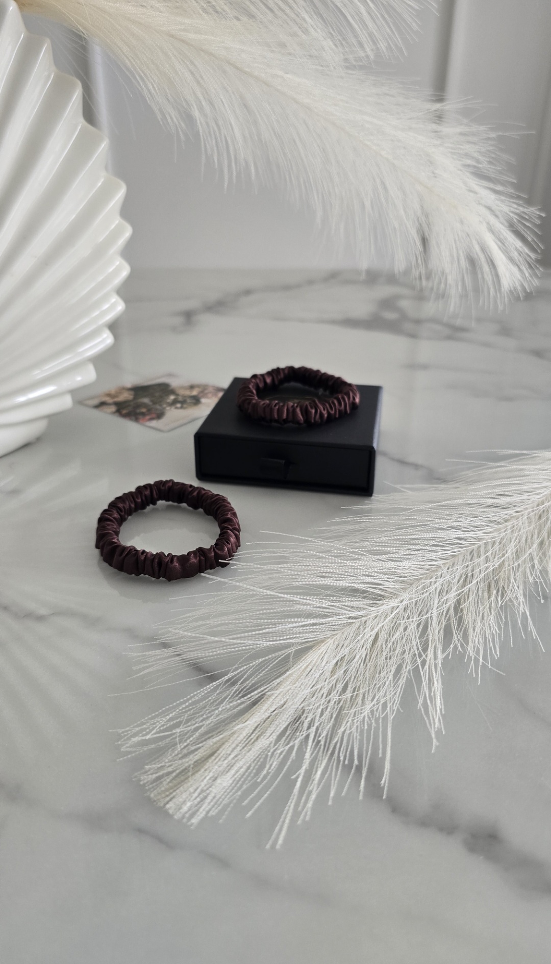 100% Mulberry šilko plaukų gumytė - ruda, XS dydis