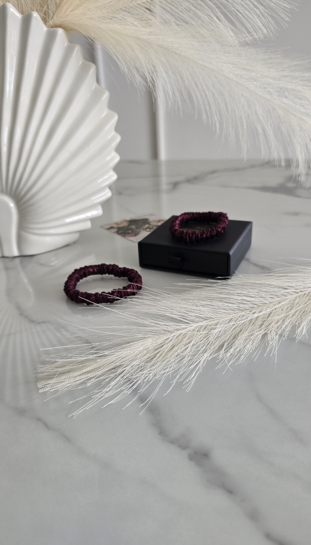 100% Mulberry šilko plaukų gumytė - bordo, XS dydis