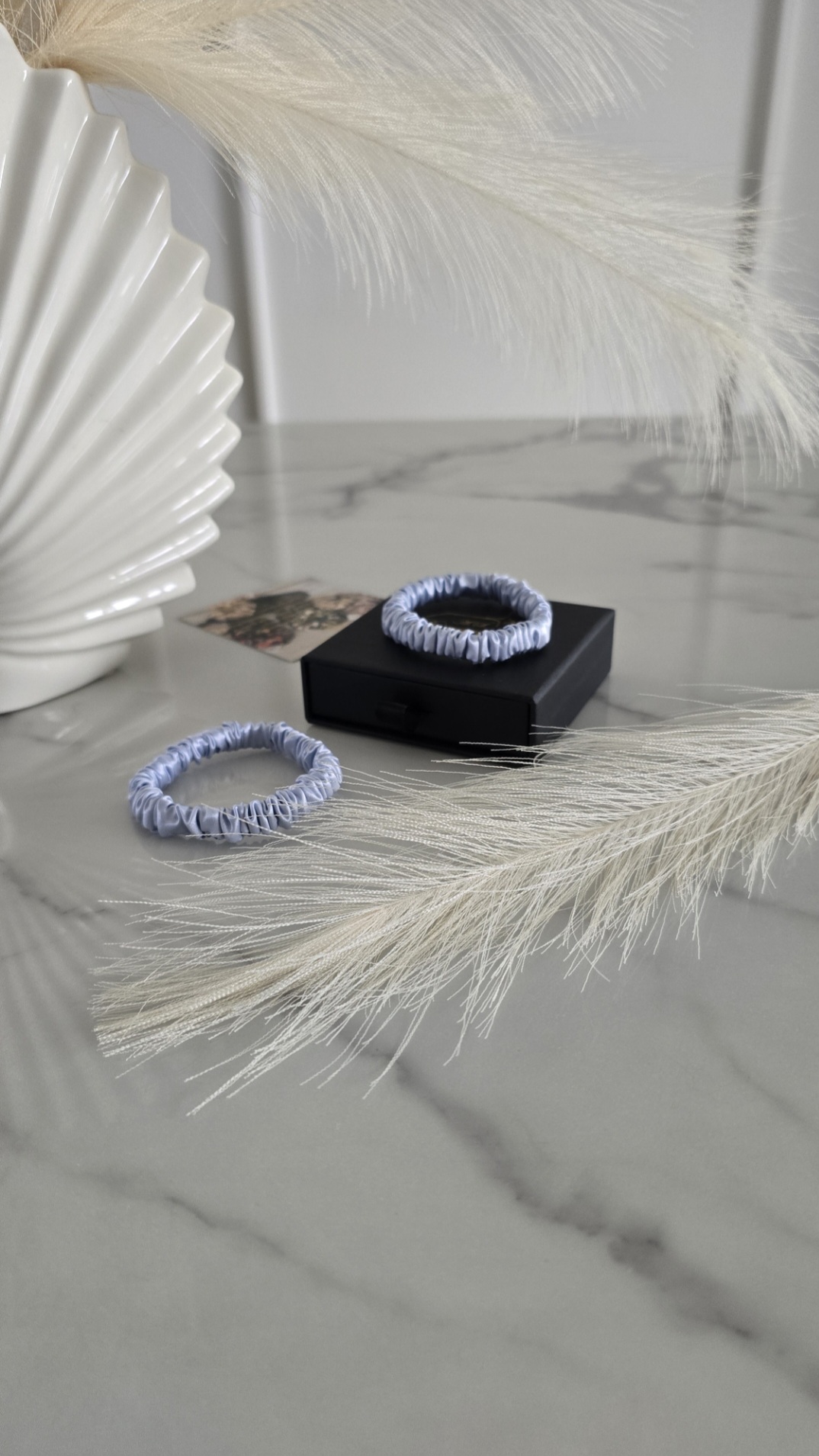 100% Mulberry šilko plaukų gumytė - mėlyna, XS dydis