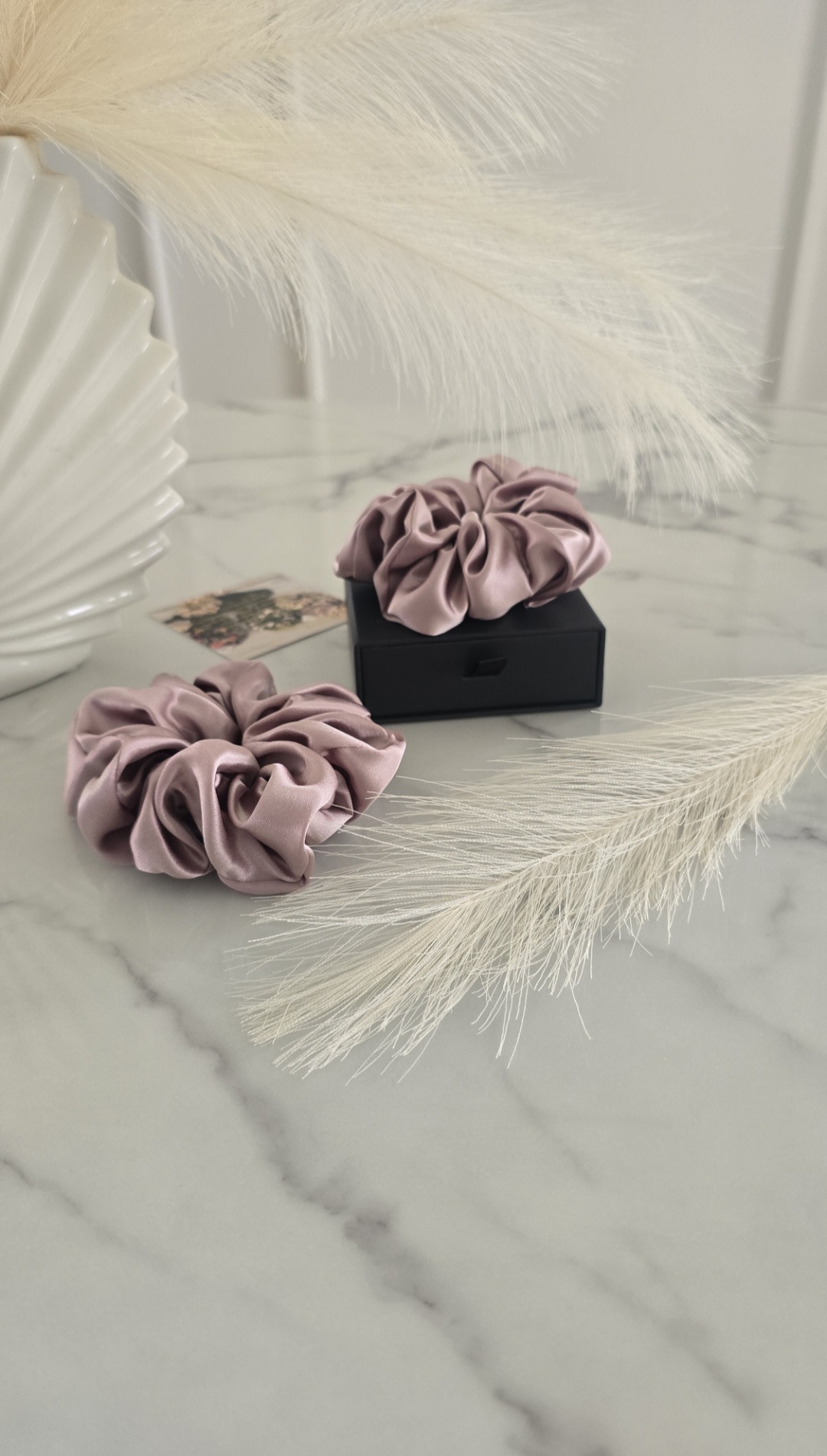 100% Mulberry šilko plaukų gumytė - pelenų rožinė, L dydis